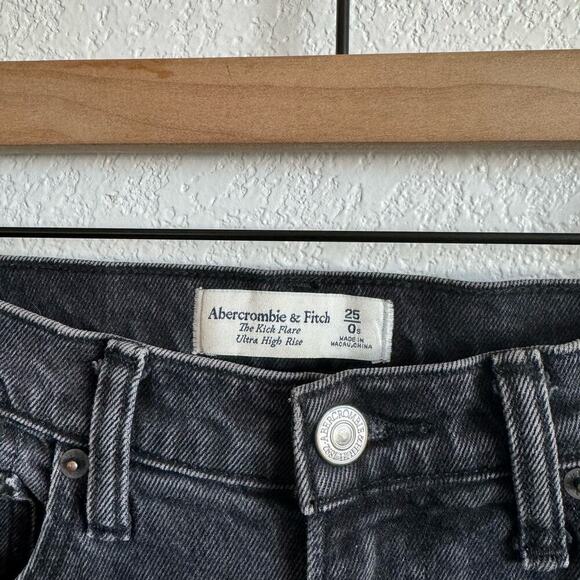 Abercrombie & Fitch Ultra High Rise Frayed Kick Flare Denim Jean Washed Black 25 - Picture 10 of 10